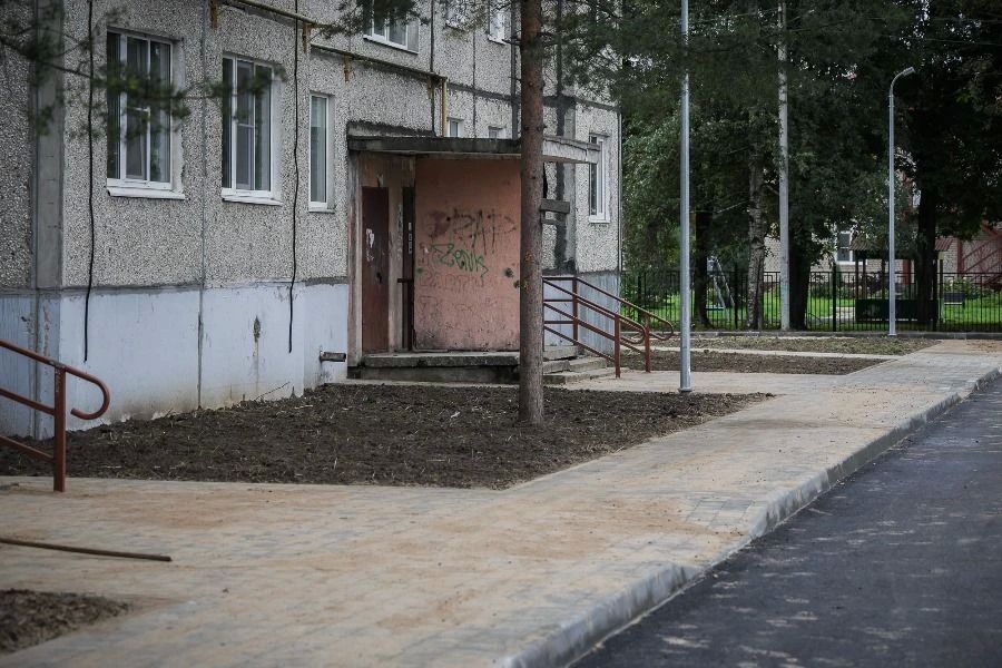 В Рыбинске завершили ремонт двора на 50 Лет ВЛКСМ В Рыбинске завершили ремонт двора на 50 Лет ВЛКСМ