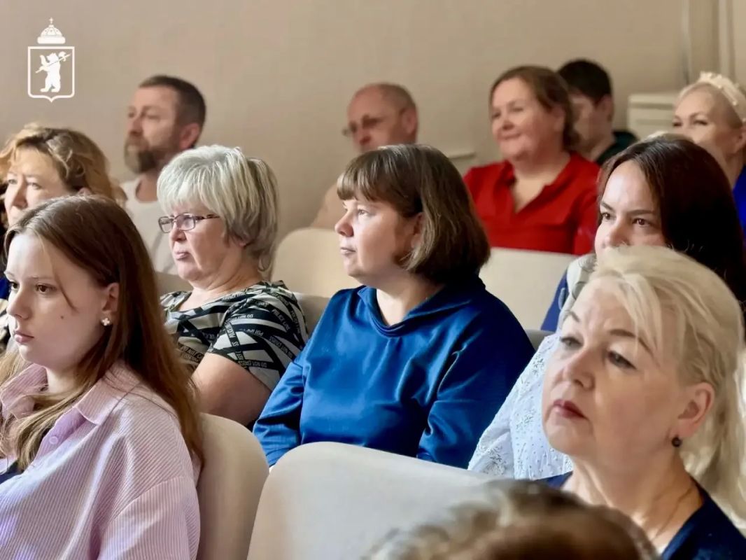 Артём Молчанов: С коллективом Ярославльстата обсудили ряд ключевых направлений качества жизни в городе Артём Молчанов: С коллективом Ярославльстата обсудили ряд ключевых направлений качества жизни в городе