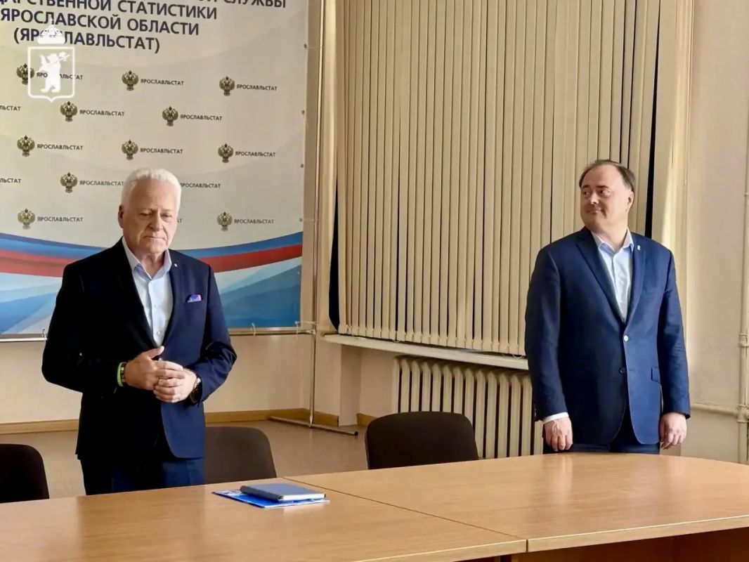 Артём Молчанов: С коллективом Ярославльстата обсудили ряд ключевых направлений качества жизни в городе Артём Молчанов: С коллективом Ярославльстата обсудили ряд ключевых направлений качества жизни в городе
