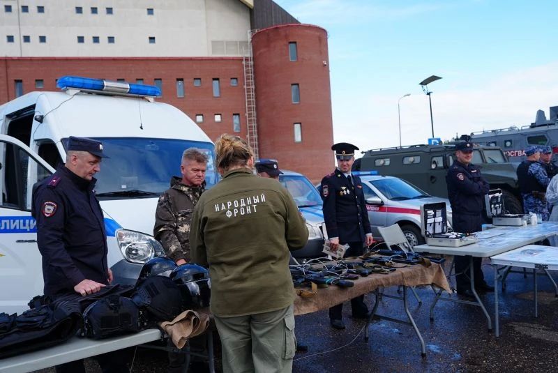 В Ярославле полицейские и общественники приняли участие в акции «Мы первыми приходим на помощь» В Ярославле полицейские и общественники приняли участие в акции «Мы первыми приходим на помощь»