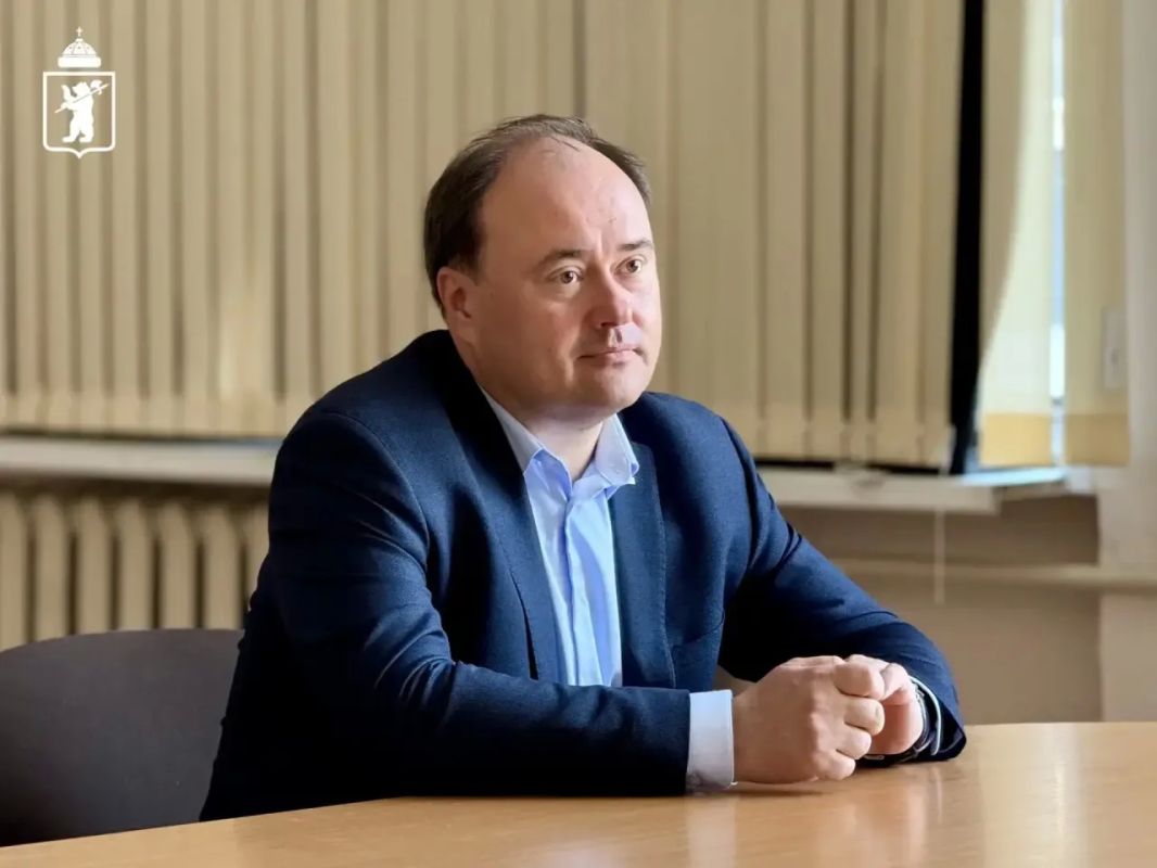 Артём Молчанов: С коллективом Ярославльстата обсудили ряд ключевых направлений качества жизни в городе Артём Молчанов: С коллективом Ярославльстата обсудили ряд ключевых направлений качества жизни в городе