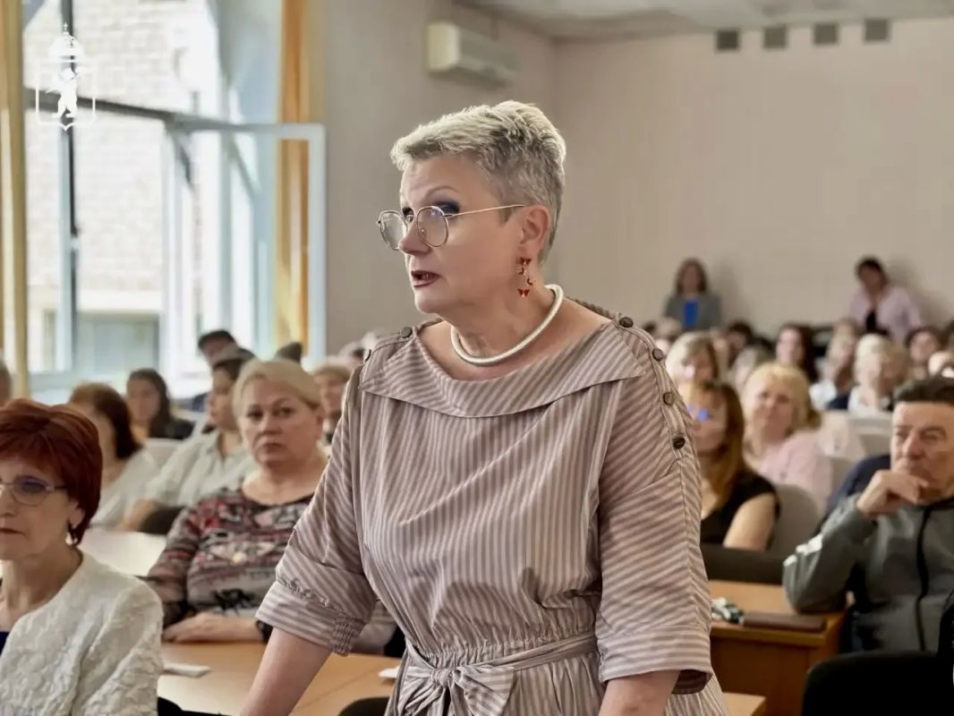 Артём Молчанов: С коллективом Ярославльстата обсудили ряд ключевых направлений качества жизни в городе Артём Молчанов: С коллективом Ярославльстата обсудили ряд ключевых направлений качества жизни в городе
