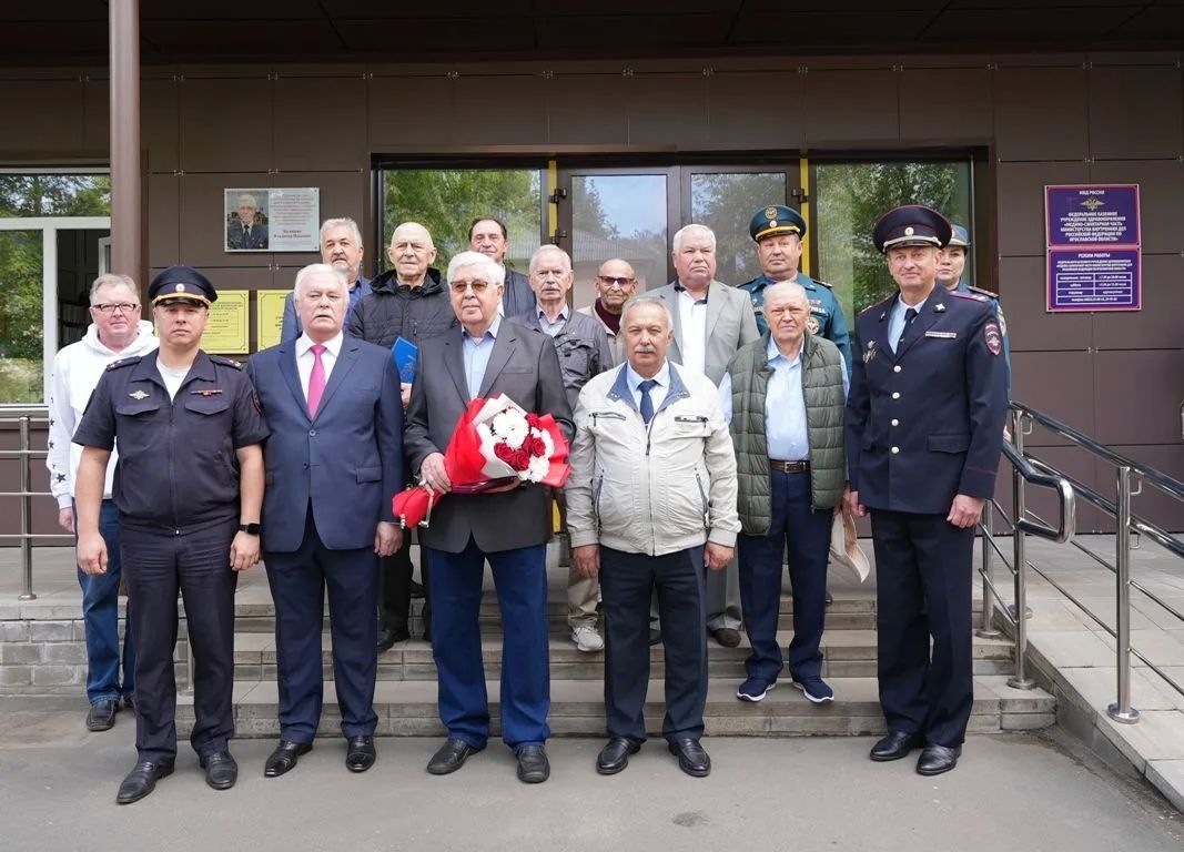 В Ярославле торжественно открыли Доску Почета заслуженному врачу Российской Федерации Владимиру Балашину В Ярославле торжественно открыли Доску Почета заслуженному врачу Российской Федерации Владимиру Балашину