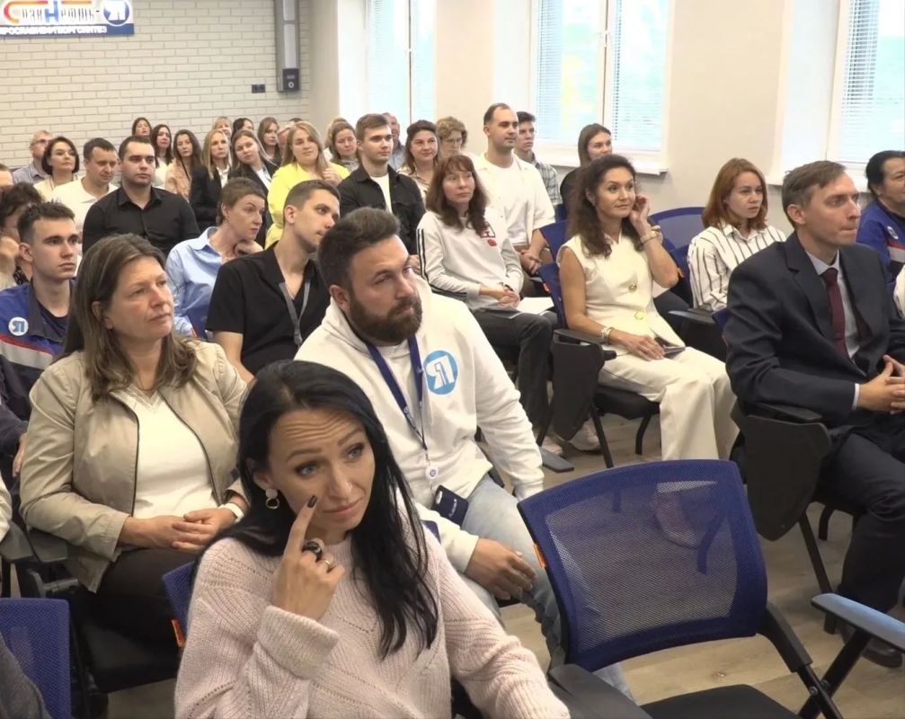 Михаил Евраев: Отдельно на встрече с коллективом ПАО «Славнефть-ЯНОС» говорили о ситуации с бензином Михаил Евраев: Отдельно на встрече с коллективом ПАО «Славнефть-ЯНОС» говорили о ситуации с бензином