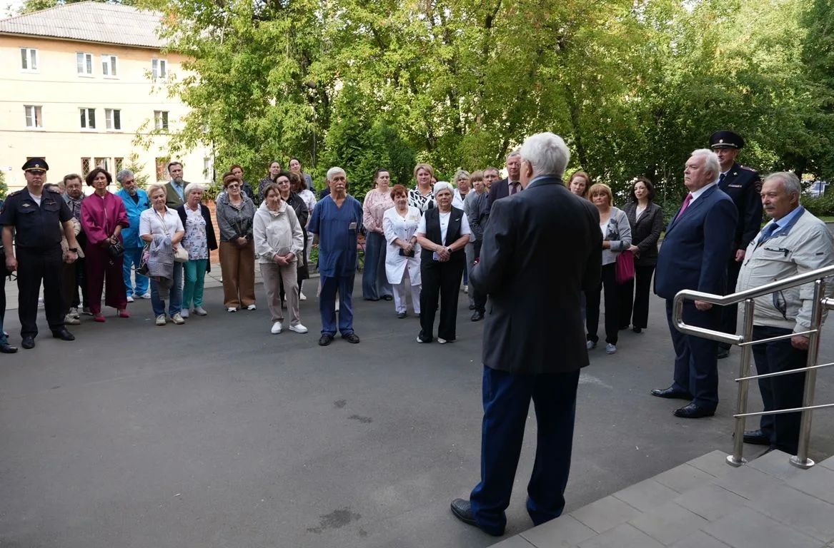 В Ярославле торжественно открыли Доску Почета заслуженному врачу Российской Федерации Владимиру Балашину В Ярославле торжественно открыли Доску Почета заслуженному врачу Российской Федерации Владимиру Балашину