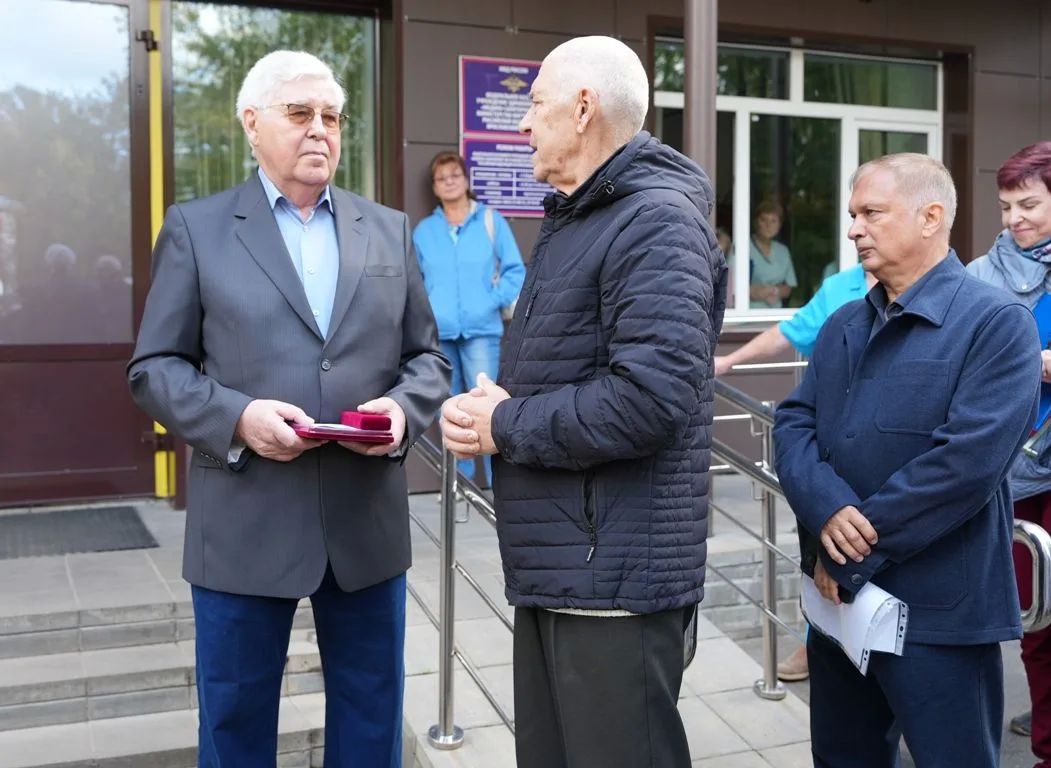 В Ярославле торжественно открыли Доску Почета заслуженному врачу Российской Федерации Владимиру Балашину В Ярославле торжественно открыли Доску Почета заслуженному врачу Российской Федерации Владимиру Балашину