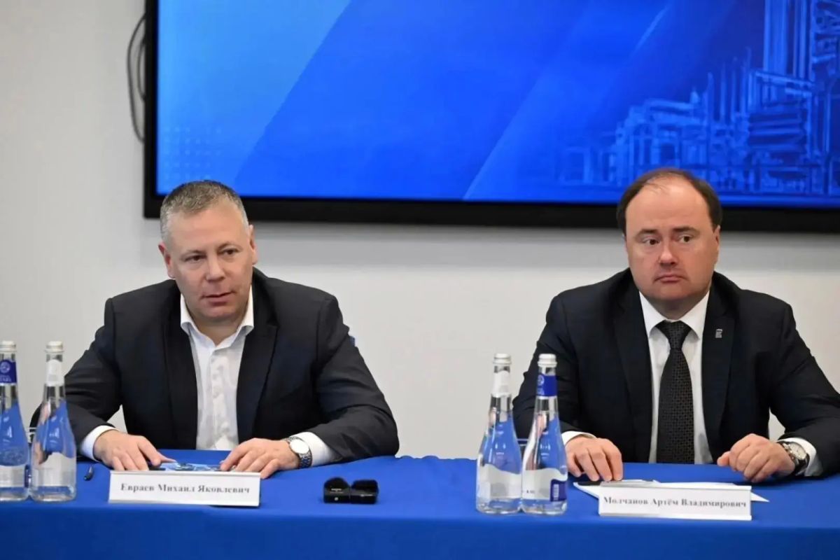 Михаил Евраев: Развитие социальной инфраструктуры стало еще одной темой на встрече с коллективом ПАО «Славнефть-ЯНОС» Михаил Евраев: Развитие социальной инфраструктуры стало еще одной темой на встрече с коллективом ПАО «Славнефть-ЯНОС»
