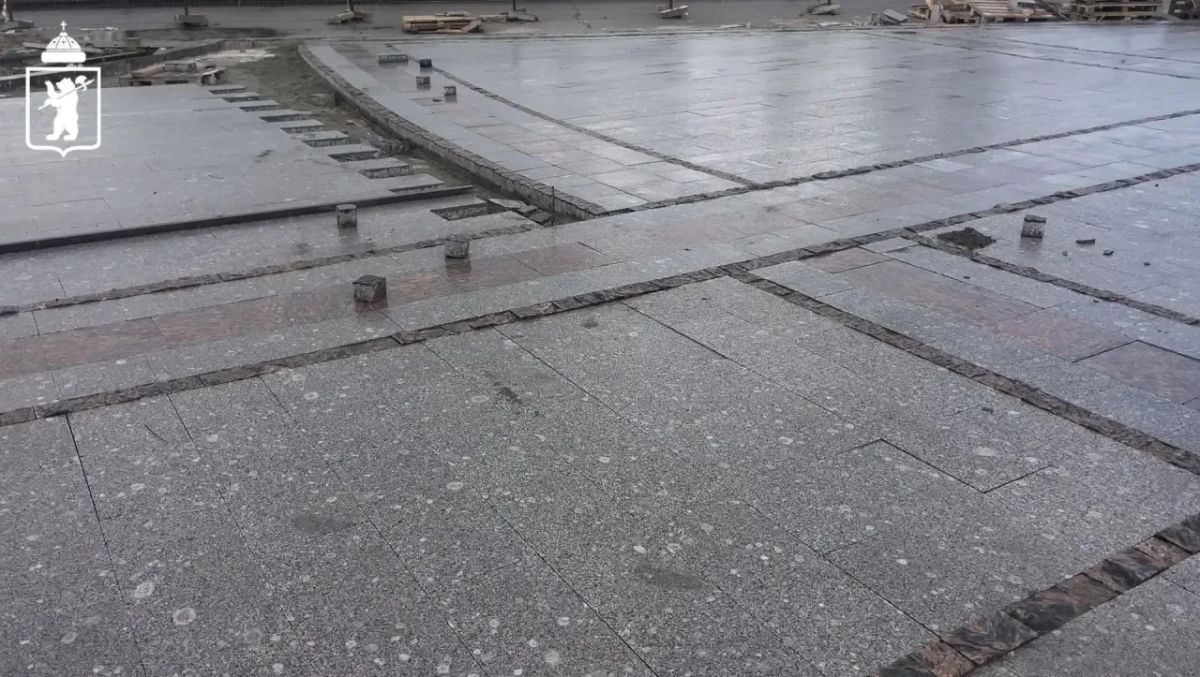 Продолжаются работы по созданию амфитеатра на Стрелке Продолжаются работы по созданию амфитеатра на Стрелке