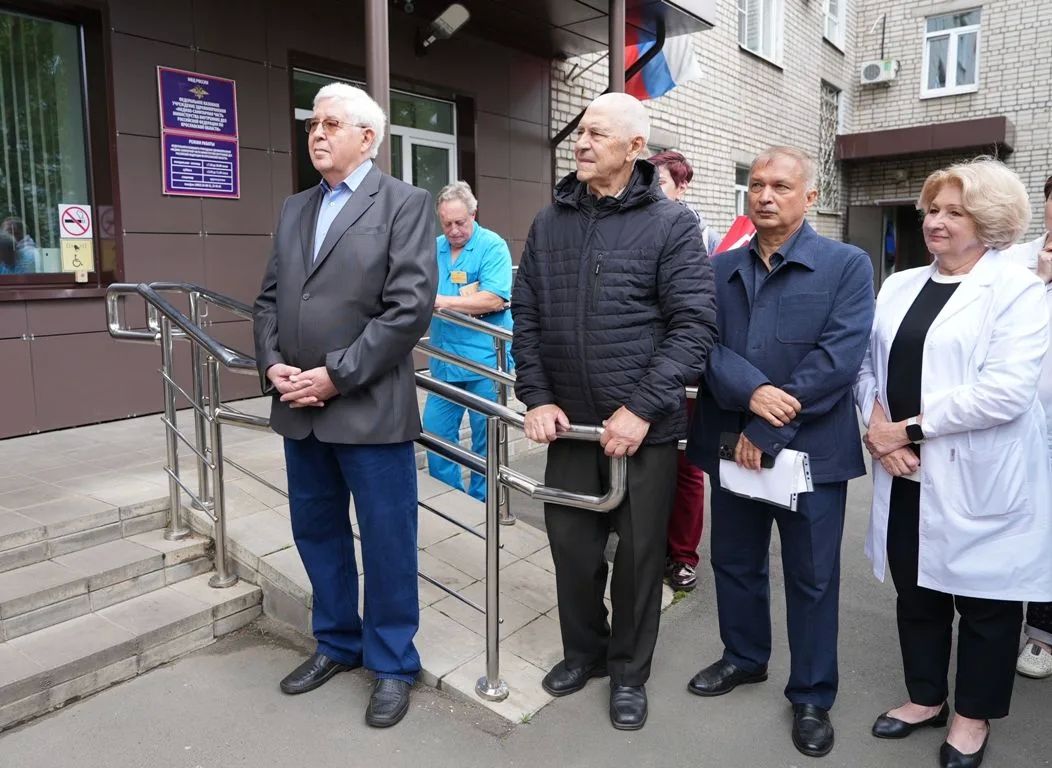 В Ярославле торжественно открыли Доску Почета заслуженному врачу Российской Федерации Владимиру Балашину В Ярославле торжественно открыли Доску Почета заслуженному врачу Российской Федерации Владимиру Балашину