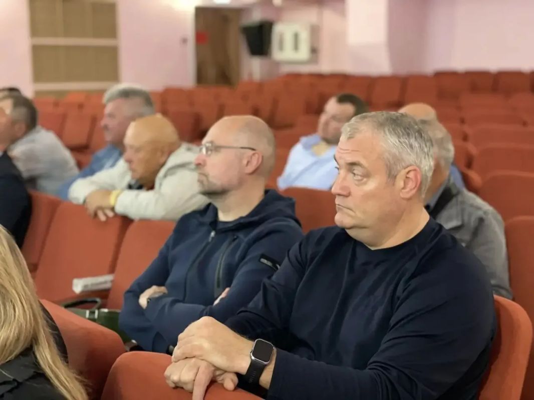 Артём Молчанов: Вместе с главой Ярославского муниципального округа Алексеем Михайловым провёл встречу с руководителями агропредприятий округа Артём Молчанов: Вместе с главой Ярославского муниципального округа Алексеем Михайловым провёл встречу с руководителями агропредприятий округа