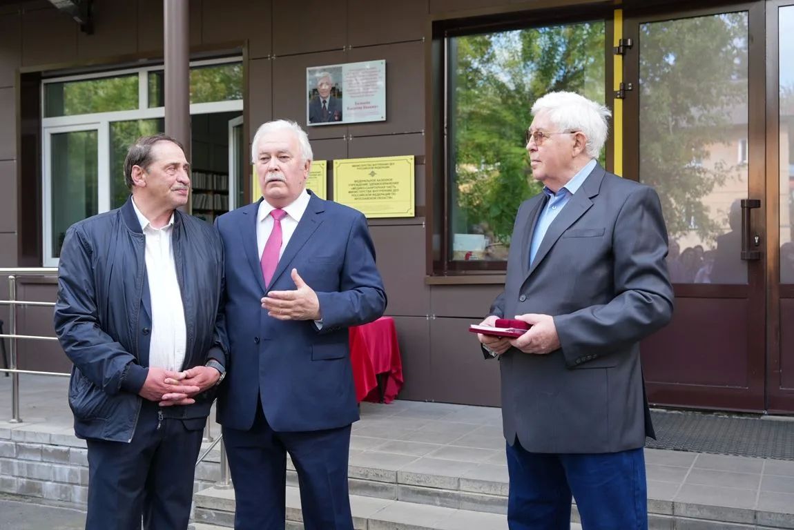 В Ярославле торжественно открыли Доску Почета заслуженному врачу Российской Федерации Владимиру Балашину В Ярославле торжественно открыли Доску Почета заслуженному врачу Российской Федерации Владимиру Балашину