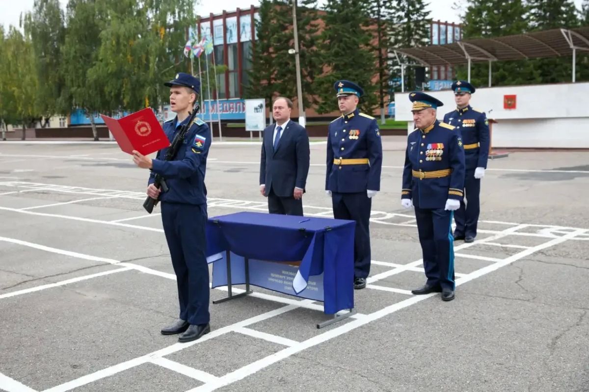 Артём Молчанов: На плацу Ярославского высшего военного училища противовоздушной обороны молодые курсанты приняли военную присягу Артём Молчанов: На плацу Ярославского высшего военного училища противовоздушной обороны молодые курсанты приняли военную присягу