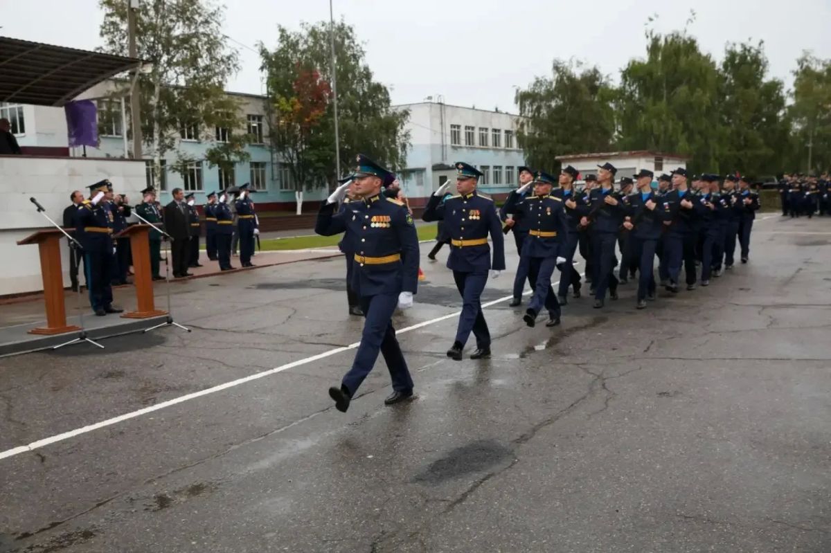 Артём Молчанов: На плацу Ярославского высшего военного училища противовоздушной обороны молодые курсанты приняли военную присягу Артём Молчанов: На плацу Ярославского высшего военного училища противовоздушной обороны молодые курсанты приняли военную присягу