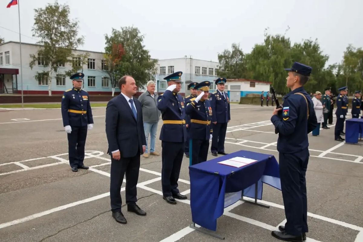 Артём Молчанов: На плацу Ярославского высшего военного училища противовоздушной обороны молодые курсанты приняли военную присягу Артём Молчанов: На плацу Ярославского высшего военного училища противовоздушной обороны молодые курсанты приняли военную присягу