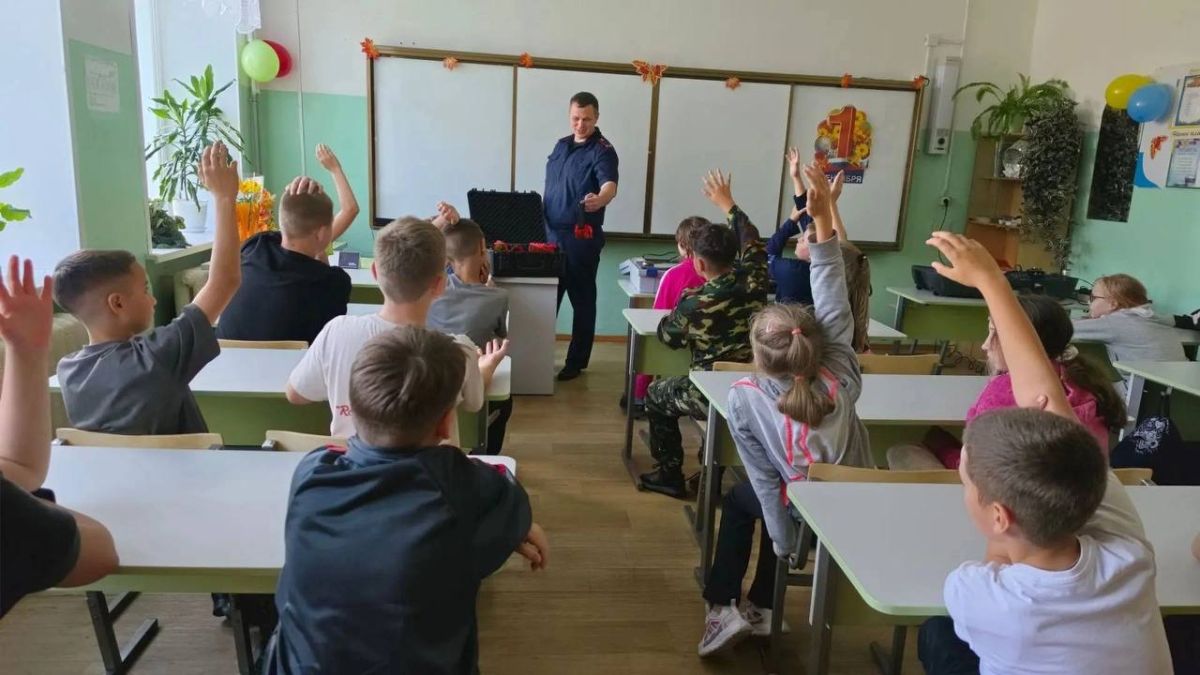 Сотрудник следственного управления по Ярославской области провел познавательное мероприятие в кадетском корпусе Сотрудник следственного управления по Ярославской области провел познавательное мероприятие в кадетском корпусе