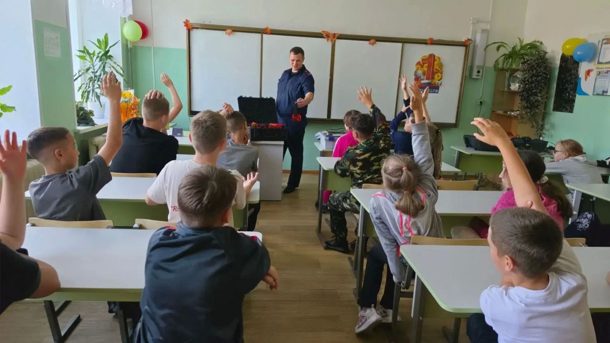 Сотрудник следственного управления по Ярославской области провел познавательное мероприятие в кадетском корпусе Сотрудник следственного управления по Ярославской области провел познавательное мероприятие в кадетском корпусе