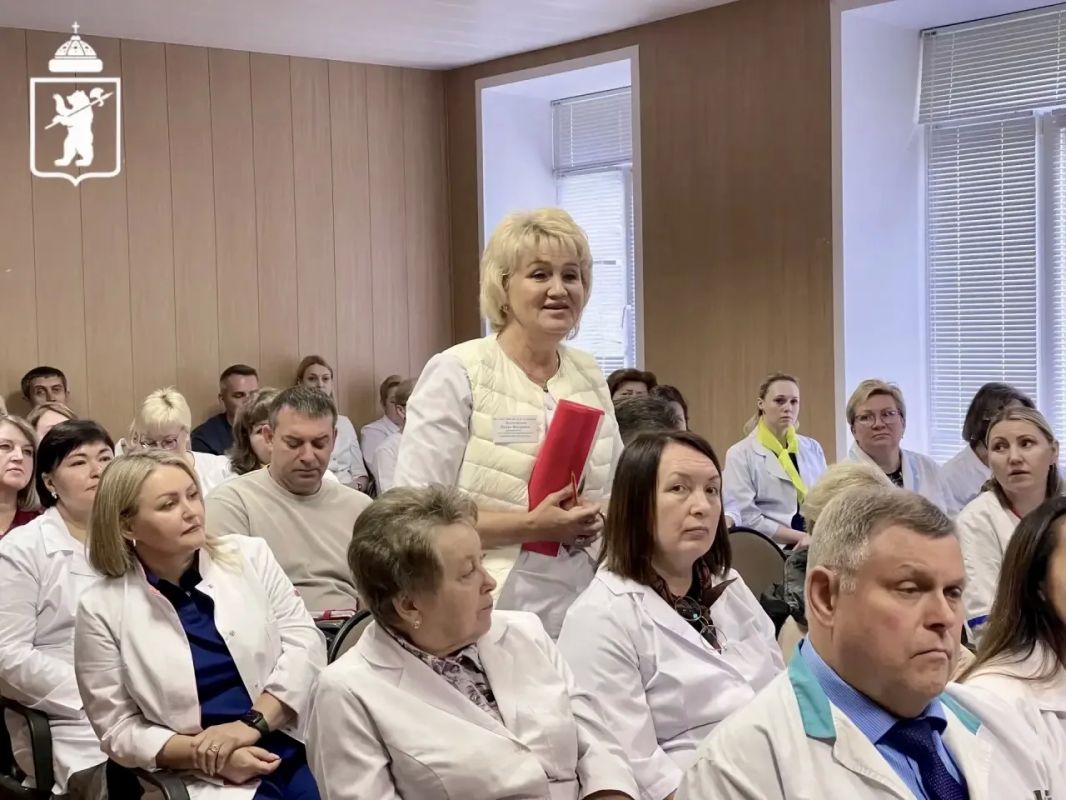 Артём Молчанов: Провели ряд встреч в медицинских учреждениях города вместе с исполняющей обязанности министра здравоохранения региона Марией Можейко Артём Молчанов: Провели ряд встреч в медицинских учреждениях города вместе с исполняющей обязанности министра здравоохранения региона Марией Можейко