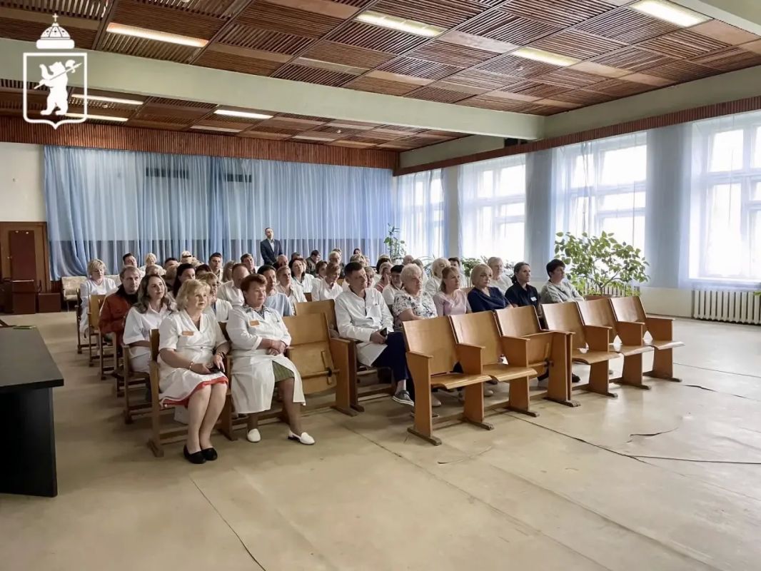 Артём Молчанов: Провели ряд встреч в медицинских учреждениях города вместе с исполняющей обязанности министра здравоохранения региона Марией Можейко Артём Молчанов: Провели ряд встреч в медицинских учреждениях города вместе с исполняющей обязанности министра здравоохранения региона Марией Можейко