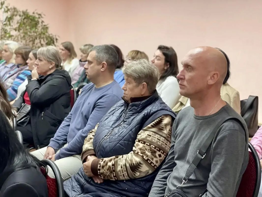 Артём Молчанов: Провели встречу с представителями Ивняковского общественного совета Артём Молчанов: Провели встречу с представителями Ивняковского общественного совета