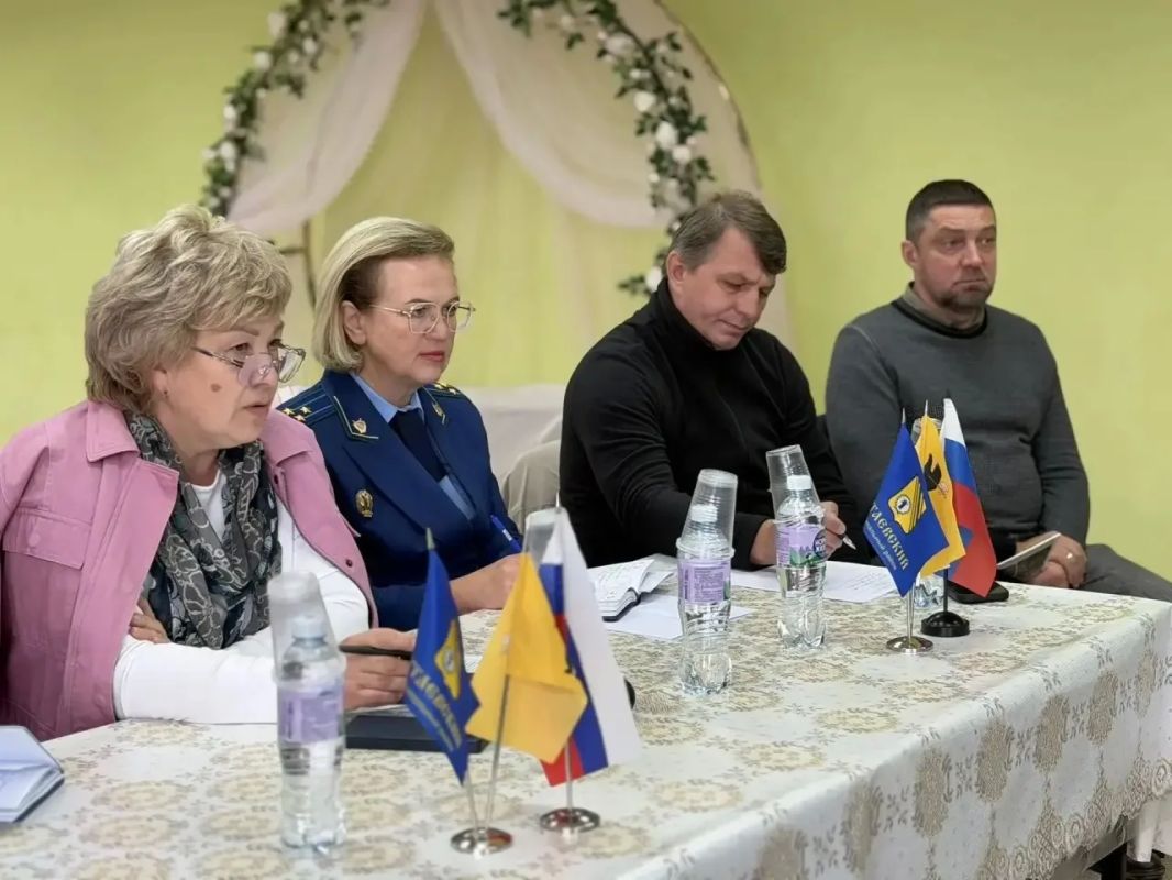 Тутаевский межрайонный прокурор Наталья Елисеева провела рабочую встречу с жителями труднодоступного отдаленного населенного пункта - поселка Борисоглеб, расположенного в Левобережной части Тутаевского муниципального округа Тутаевский межрайонный прокурор Наталья Елисеева провела рабочую встречу с жителями труднодоступного отдаленного населенного пункта - поселка Борисоглеб, расположенного в Левобережной части Тутаевского муниципального округа