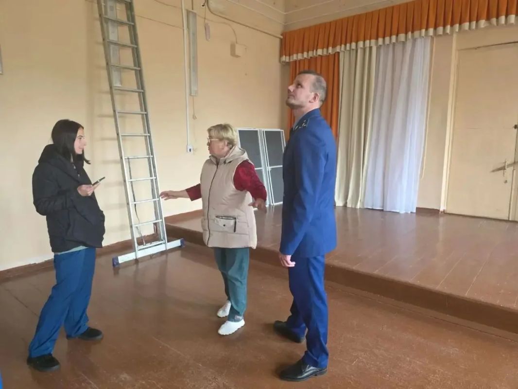 В рамках надзорного сопровождения реализации национального проекта «Молодежь и дети» Рыбинская городская прокуратура контролирует исполнение требований законодательства при капитальном ремонте здания Тихменевской школы в... В рамках надзорного сопровождения реализации национального проекта «Молодежь и дети» Рыбинская городская прокуратура контролирует исполнение требований законодательства при капитальном ремонте здания Тихменевской школы в...