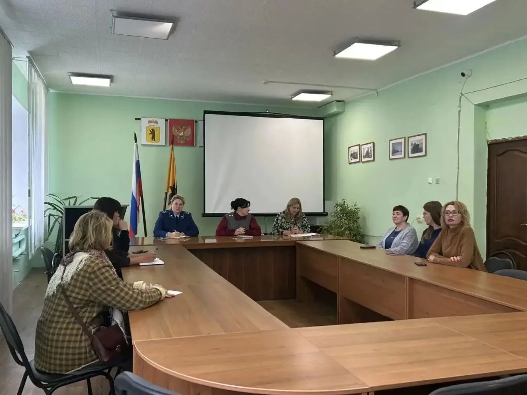 Прокурор Брейтовского района Светлана Смирнова приняла участие в заседании территориальной комиссии по противодействию нелегальной занятости Прокурор Брейтовского района Светлана Смирнова приняла участие в заседании территориальной комиссии по противодействию нелегальной занятости