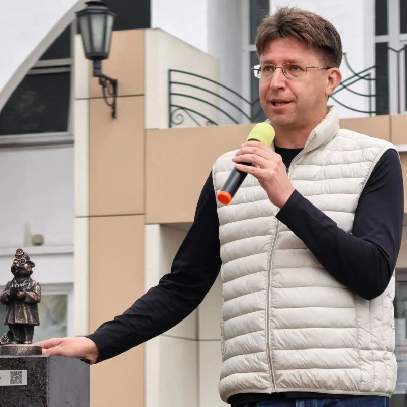 Михаил Евраев: В Ярославле у медицинского университета установили бронзовую скульптуру медведика-врача Михаил Евраев: В Ярославле у медицинского университета установили бронзовую скульптуру медведика-врача