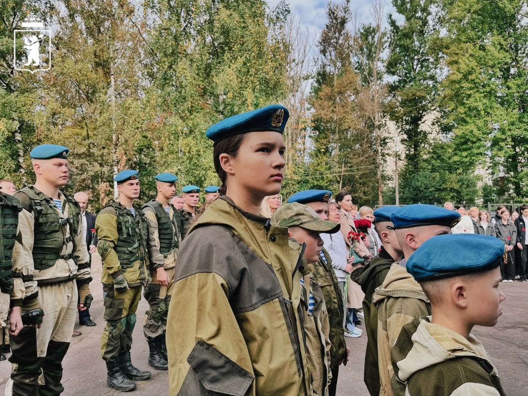 В Ярославле увековечили память погибшего десантника Глеба Палачева В Ярославле увековечили память погибшего десантника Глеба Палачева