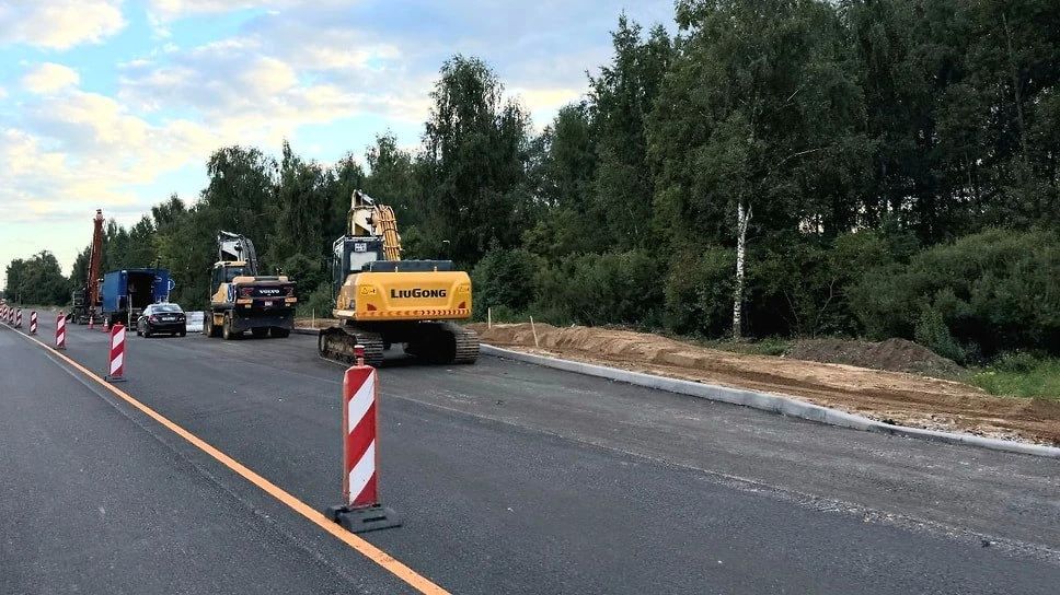 На трассе М-8 «Холмогоры» в Ярославской области стартовал капремонт участка с 145-го по 160-й км. Проезжую часть расширят с двух до четырех полос