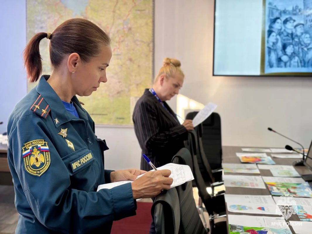 В Главном управлении МЧС России по Ярославской области подвели итоги регионального этапа конкурса рисунков «Сила России в единстве и спасении» В Главном управлении МЧС России по Ярославской области подвели итоги регионального этапа конкурса рисунков «Сила России в единстве и спасении»