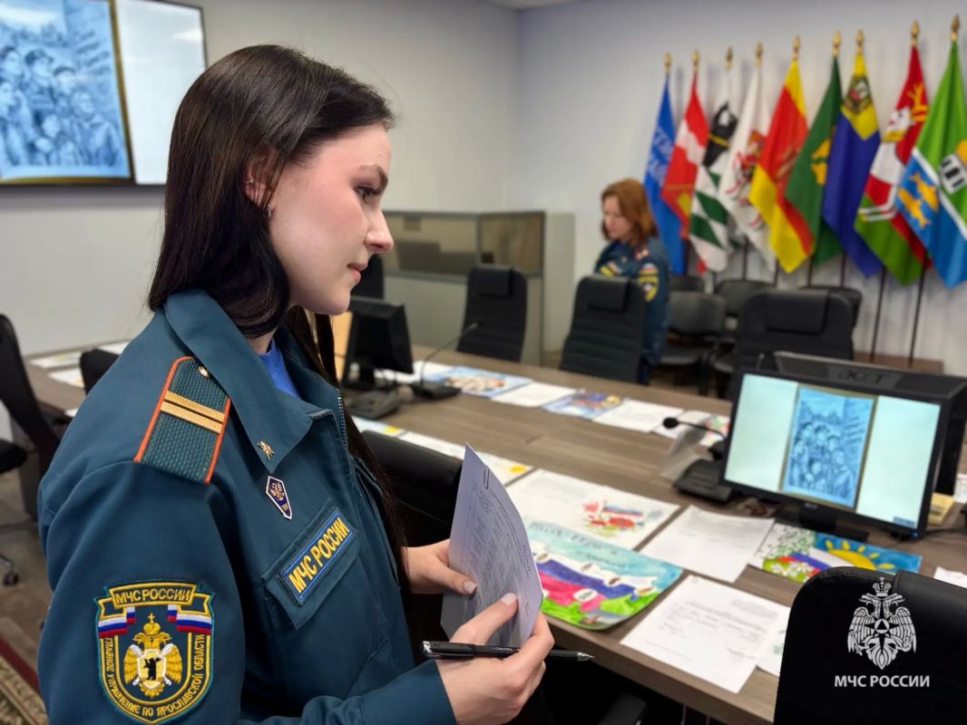 В Главном управлении МЧС России по Ярославской области подвели итоги регионального этапа конкурса рисунков «Сила России в единстве и спасении» В Главном управлении МЧС России по Ярославской области подвели итоги регионального этапа конкурса рисунков «Сила России в единстве и спасении»