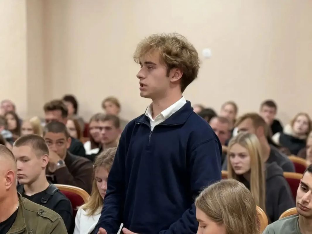 Артём Молчанов: С главой Переславль-Залесского муниципального округа Дмитрием Зяблицким провели несколько встреч с жителями: работниками сферы ЖКХ, ветеранами и молодыми активистами Артём Молчанов: С главой Переславль-Залесского муниципального округа Дмитрием Зяблицким провели несколько встреч с жителями: работниками сферы ЖКХ, ветеранами и молодыми активистами