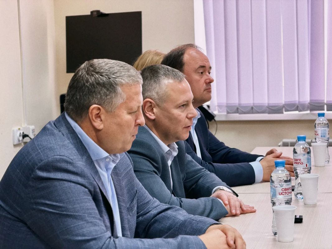 Артём Молчанов: Вместе с Михаилом Евраевым оценили ход реализации ключевых проектов в Ростовском округе Артём Молчанов: Вместе с Михаилом Евраевым оценили ход реализации ключевых проектов в Ростовском округе