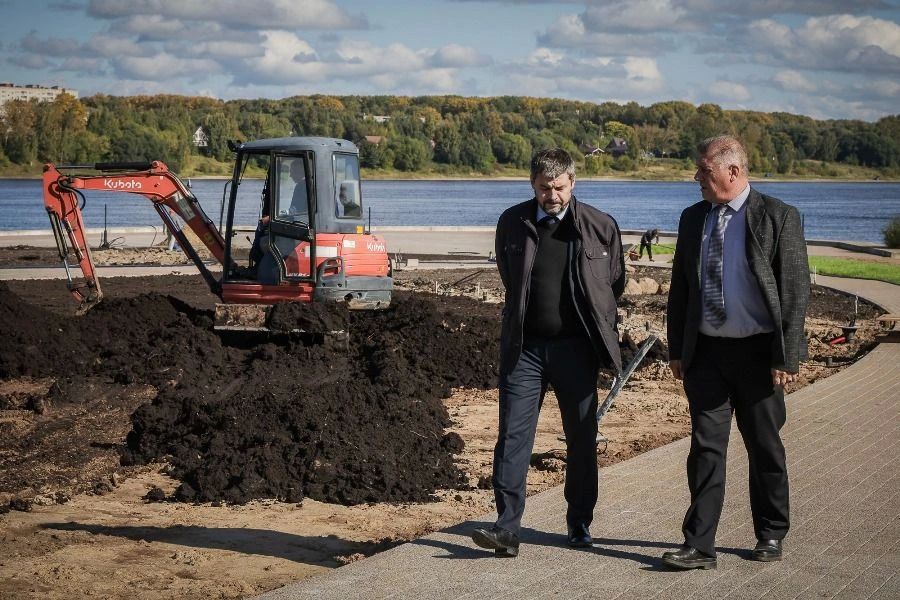 Дмитрий Рудаков проверил темпы создания нового ландшафтного парка на стрелке Дмитрий Рудаков проверил темпы создания нового ландшафтного парка на стрелке