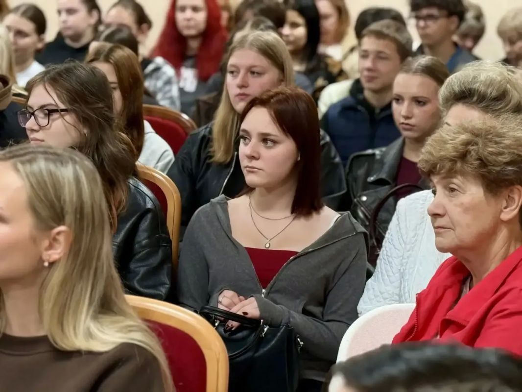 Артём Молчанов: С главой Переславль-Залесского муниципального округа Дмитрием Зяблицким провели несколько встреч с жителями: работниками сферы ЖКХ, ветеранами и молодыми активистами Артём Молчанов: С главой Переславль-Залесского муниципального округа Дмитрием Зяблицким провели несколько встреч с жителями: работниками сферы ЖКХ, ветеранами и молодыми активистами