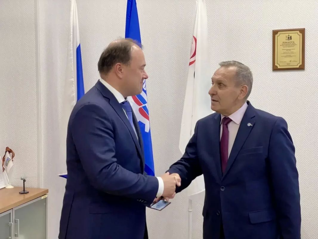 Артём Молчанов: Рад стать частью команды, которая активно работает над развитием промышленного потенциала Ярославской области! Артём Молчанов: Рад стать частью команды, которая активно работает над развитием промышленного потенциала Ярославской области!