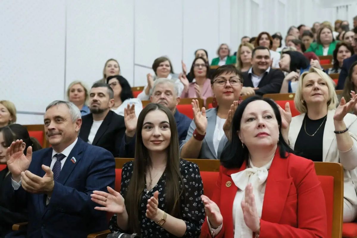 Михаил Евраев: Педагог из Ярославля вошла в двадцатку лучших в стране по итогам первого тура заключительного этапа конкурса «Учитель года России» Михаил Евраев: Педагог из Ярославля вошла в двадцатку лучших в стране по итогам первого тура заключительного этапа конкурса «Учитель года России»