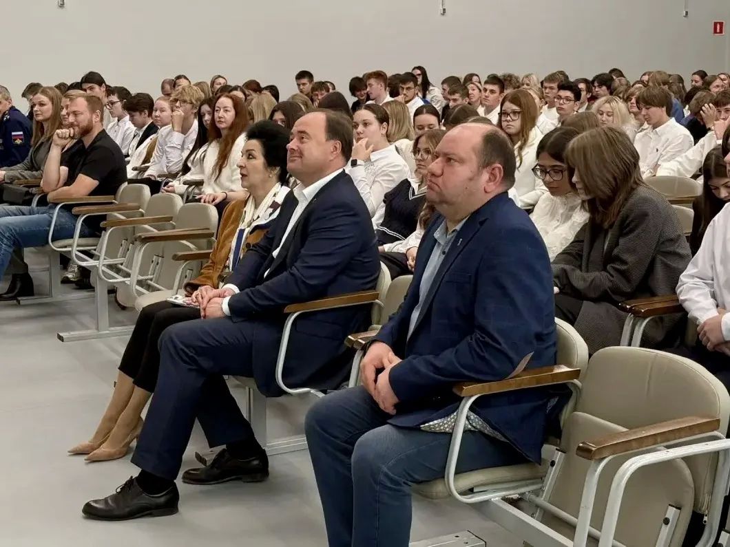 Артём Молчанов: В школе №32 имени В.В. Терешковой состоялось уникальное событие — прямой эфир с экипажем Международной космической станции Артём Молчанов: В школе №32 имени В.В. Терешковой состоялось уникальное событие — прямой эфир с экипажем Международной космической станции