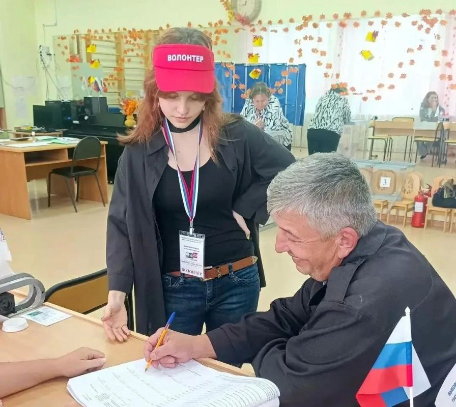 Их видно издалека: волонтёры на выборах в Ярославской области Их видно издалека: волонтёры на выборах в Ярославской области