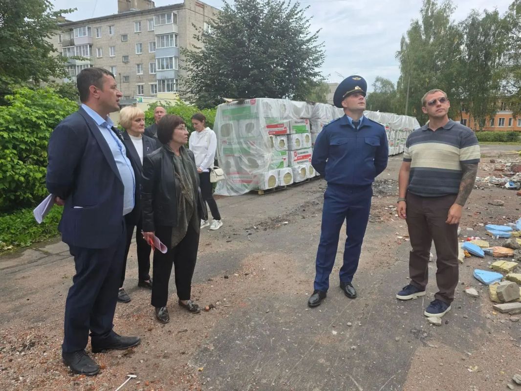 Рыбинский городской прокурор проверил ход капитального ремонта здания культурно- досугового комплекса «Переборы» Рыбинский городской прокурор проверил ход капитального ремонта здания культурно- досугового комплекса «Переборы»