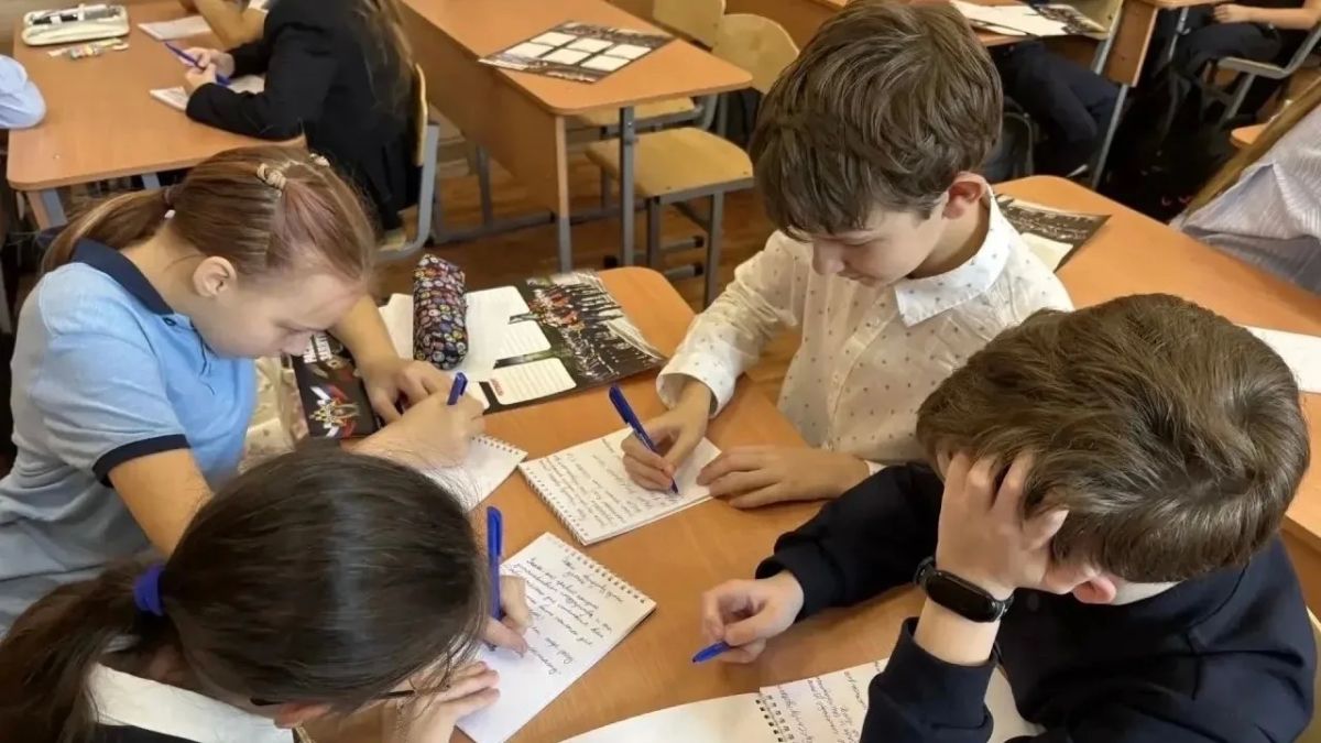 Сотрудник регионального следственного управления провел учебное занятие в кадетском классе Сотрудник регионального следственного управления провел учебное занятие в кадетском классе