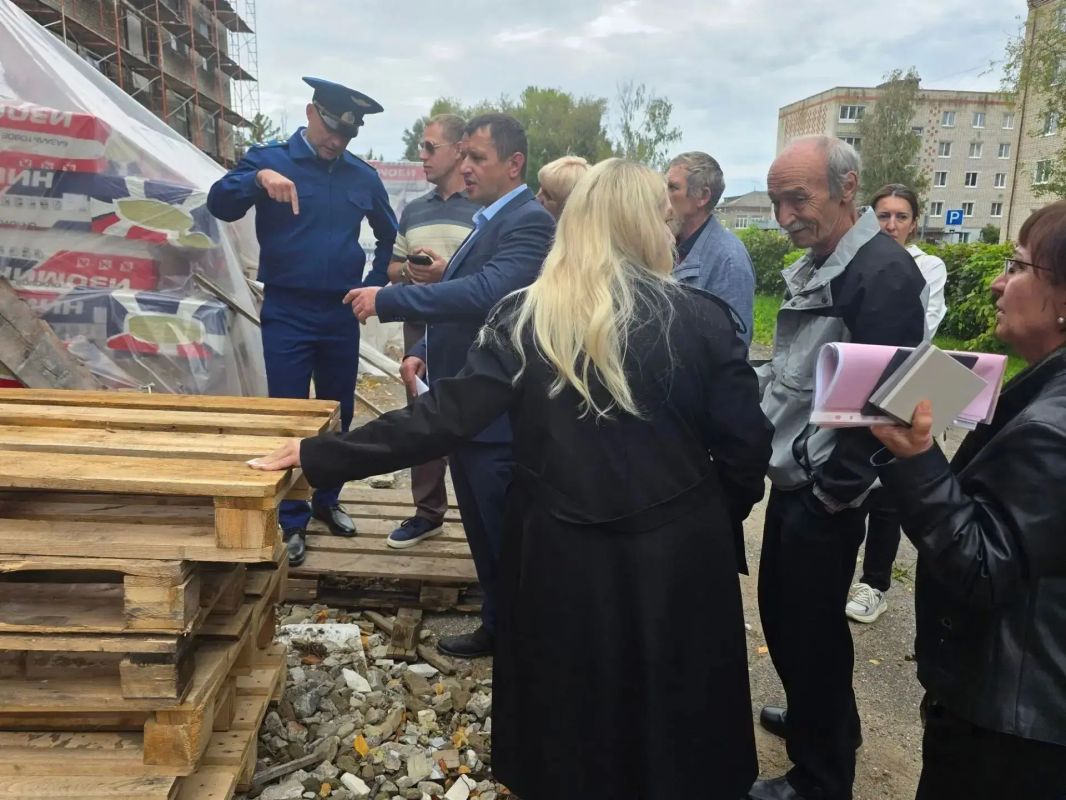 Рыбинский городской прокурор проверил ход капитального ремонта здания культурно- досугового комплекса «Переборы» Рыбинский городской прокурор проверил ход капитального ремонта здания культурно- досугового комплекса «Переборы»