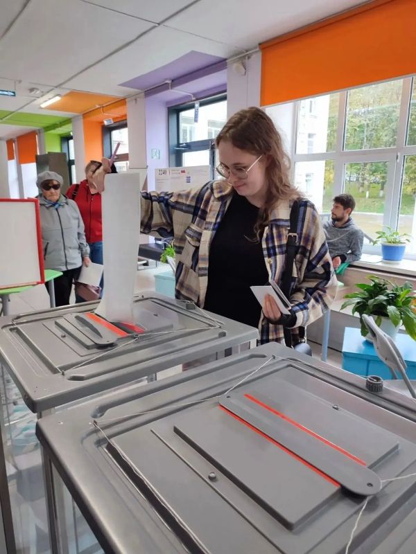 Голосование продолжается: известна явка избирателей на 15 часов Голосование продолжается: известна явка избирателей на 15 часов