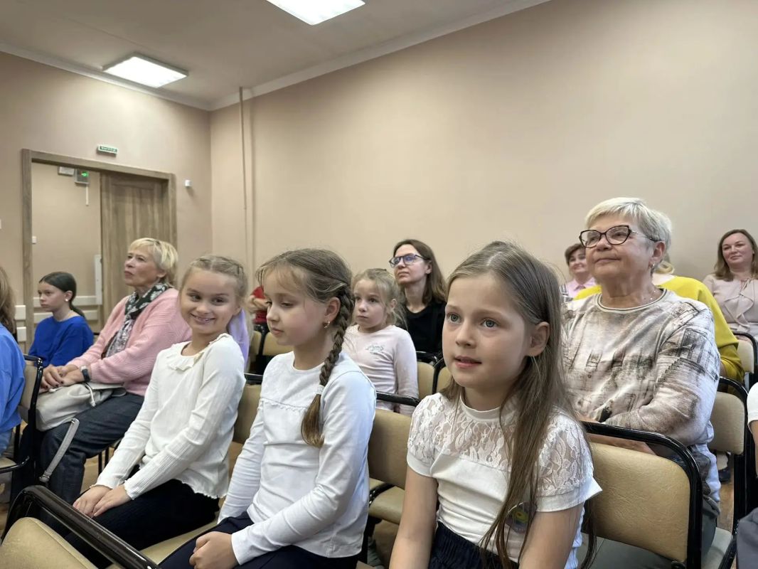 Михаил Евраев: В Ярославле после ремонта открылась детская школа искусств имени Н.Н. Алмазова. По нацпроекту «Семья» здесь обновили классы и залы для выступлений, заменили коммуникации Михаил Евраев: В Ярославле после ремонта открылась детская школа искусств имени Н.Н. Алмазова. По нацпроекту «Семья» здесь обновили классы и залы для выступлений, заменили коммуникации