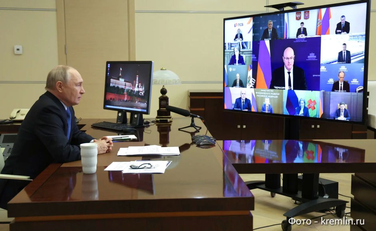 Михаил Евраев: Принял участие в рабочем совещании Президента России Владимира Владимировича Путина с членами Правительства Михаил Евраев: Принял участие в рабочем совещании Президента России Владимира Владимировича Путина с членами Правительства