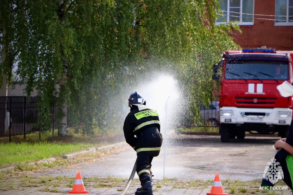 В Ивняках определили лучшее подразделение добровольной пожарной охраны Ярославской области В Ивняках определили лучшее подразделение добровольной пожарной охраны Ярославской области