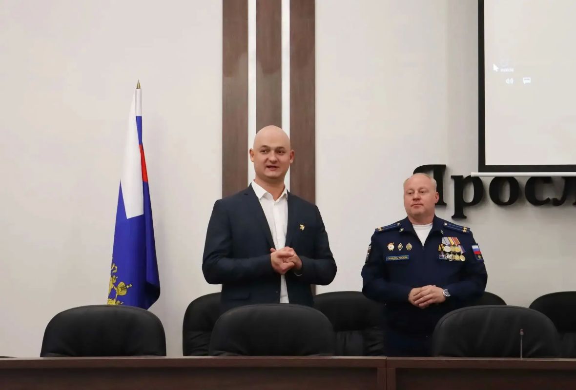 В прокуратуре Ярославской области состоялось уникальное событие – специальный показ художественного фильма «Раскаты» режиссера Глеба Пускепалиса В прокуратуре Ярославской области состоялось уникальное событие – специальный показ художественного фильма «Раскаты» режиссера Глеба Пускепалиса