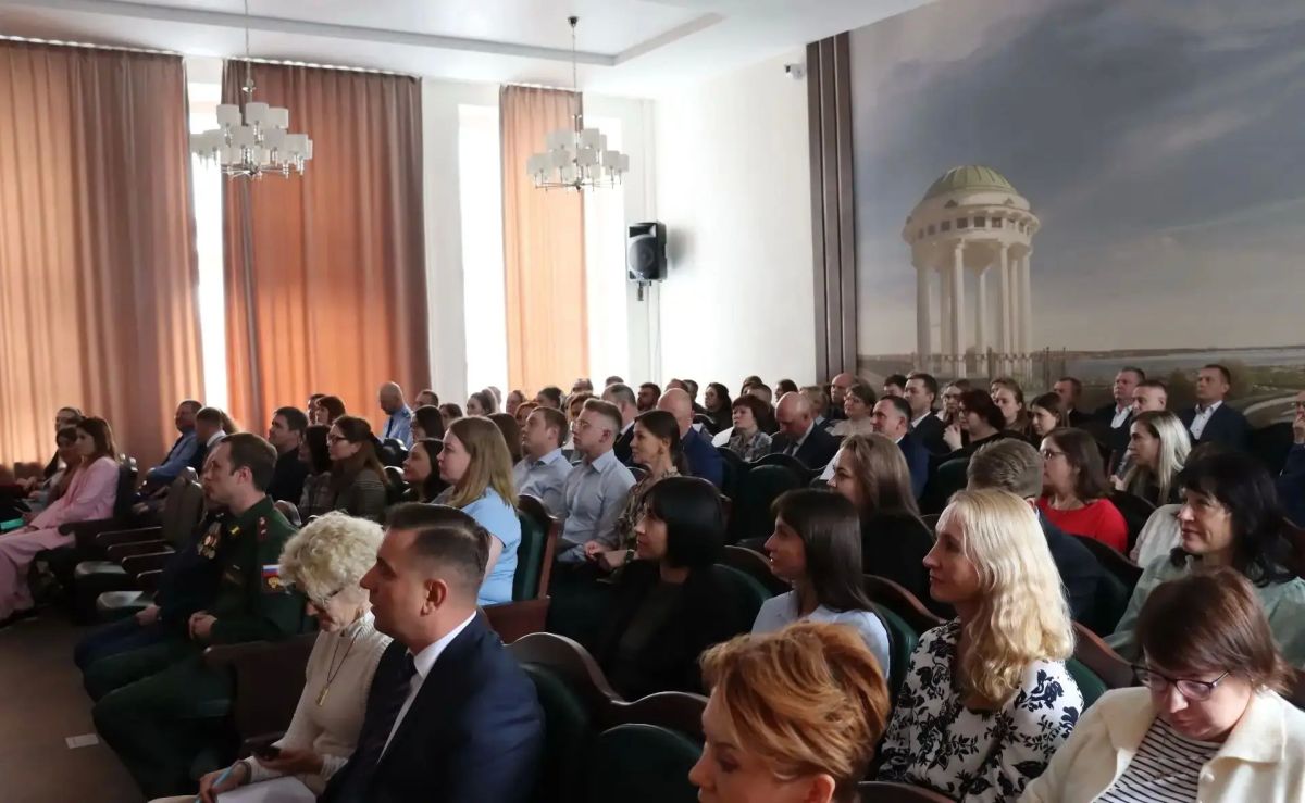 В прокуратуре Ярославской области состоялось уникальное событие – специальный показ художественного фильма «Раскаты» режиссера Глеба Пускепалиса В прокуратуре Ярославской области состоялось уникальное событие – специальный показ художественного фильма «Раскаты» режиссера Глеба Пускепалиса