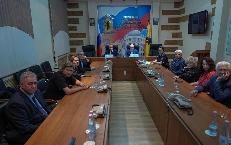 Ярославские полицейские и общественники обсудили новые формы взаимодействия и подвели итоги мероприятий для детей и молодежи Ярославские полицейские и общественники обсудили новые формы взаимодействия и подвели итоги мероприятий для детей и молодежи
