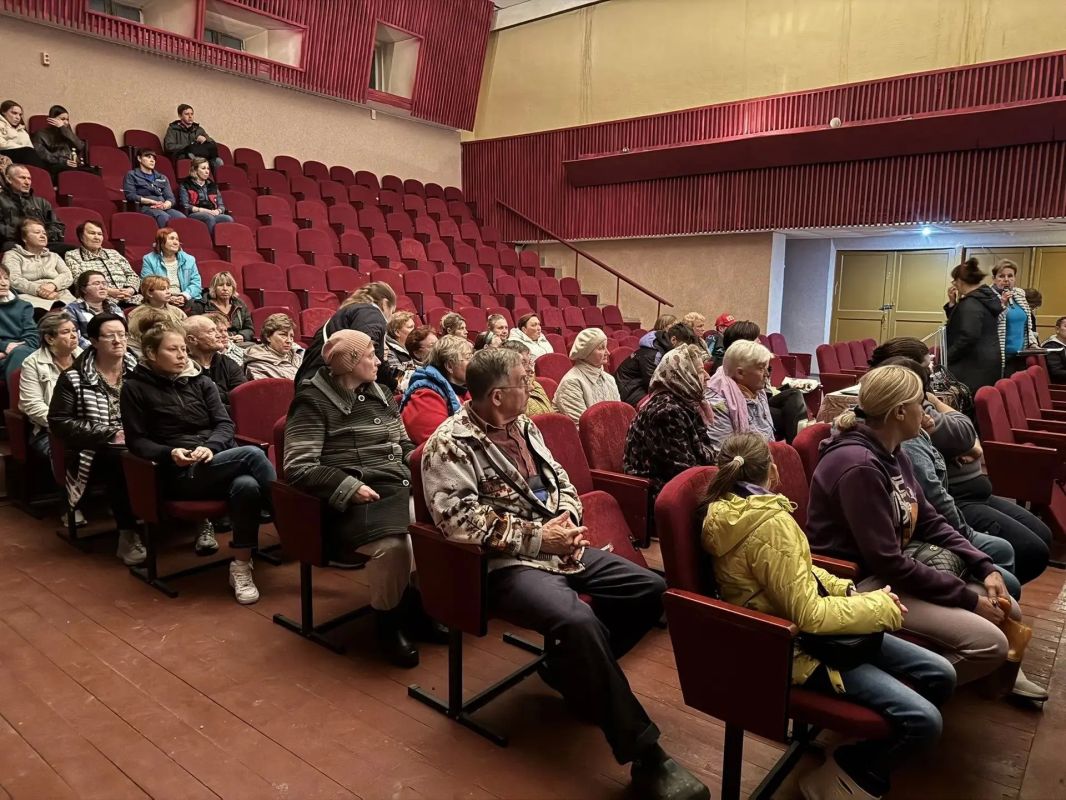 Заместитель прокурора Ярославской области Андрей Смирнов встретился с жителями села Кубринск Переславль-Залесского муниципального округа Заместитель прокурора Ярославской области Андрей Смирнов встретился с жителями села Кубринск Переславль-Залесского муниципального округа